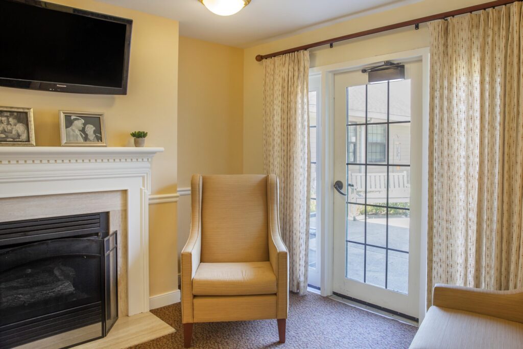 Charter Senior Living of Columbia Hearth Room